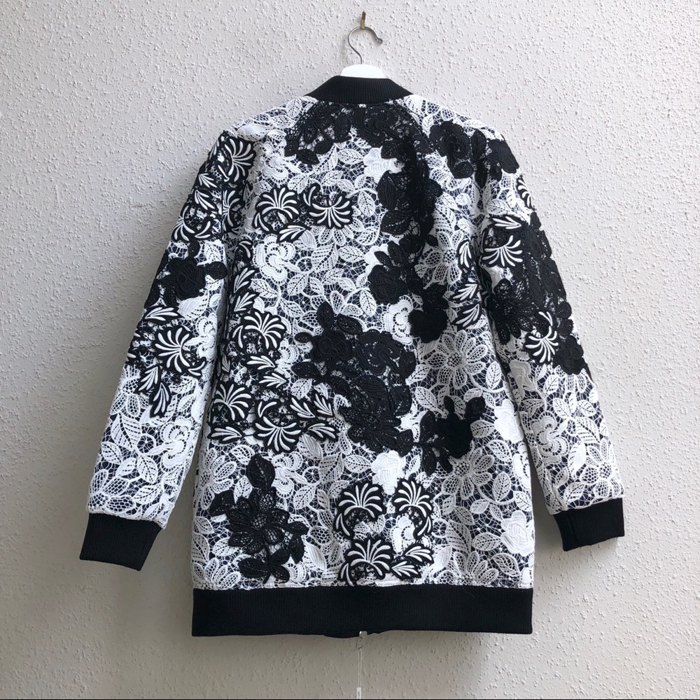 SELF-PORTRAIT Floral Guipure Two-Tone Lace Jacket - Picture 5 of 8
